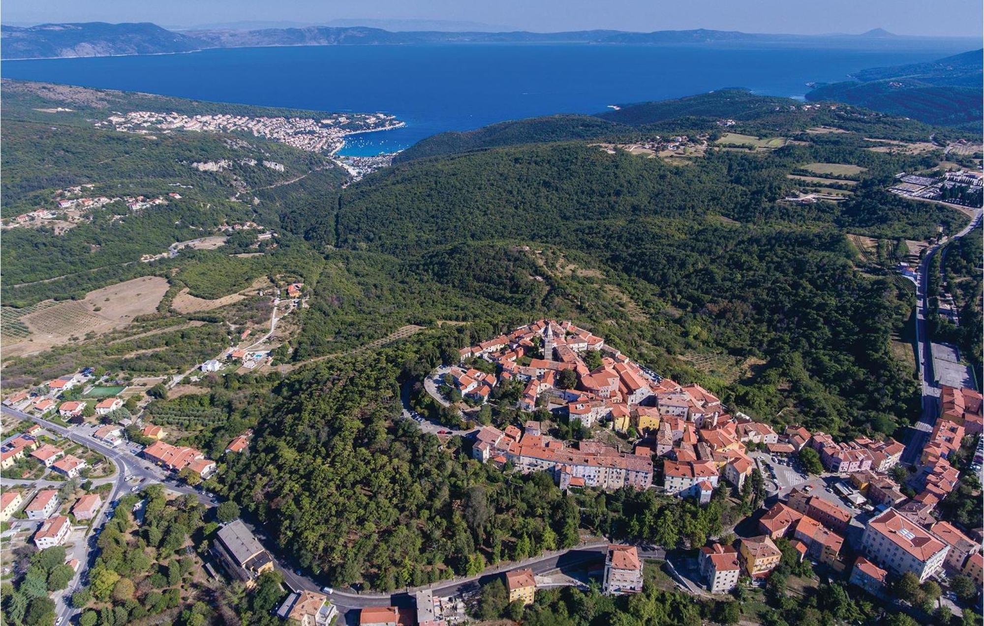 2 Bedroom Gorgeous Apartment In Labin Raša Exterior foto